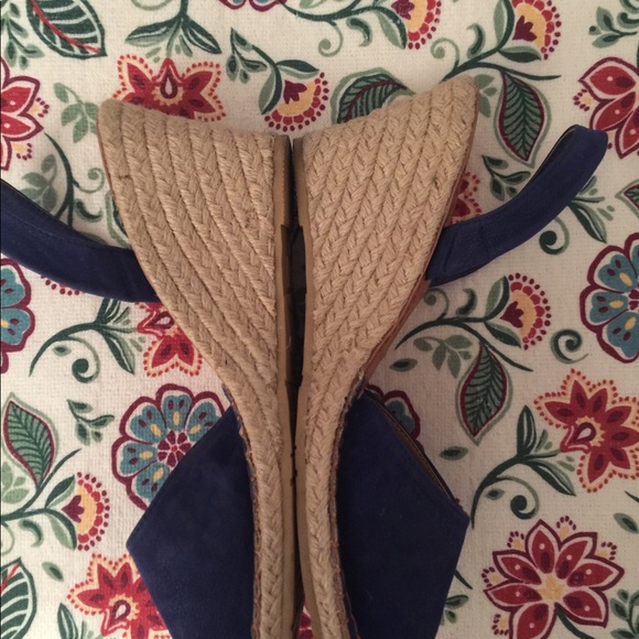 SOLD-Very Cute Open Toes Wedge🎉 - Picture 4 of 5